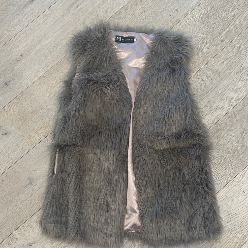 Women’s faux fur long vest